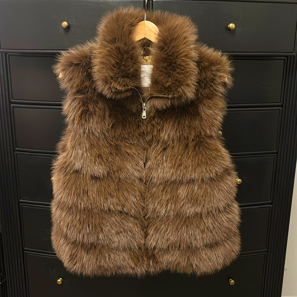 Like new faux fur vest by Avec Les Filles S